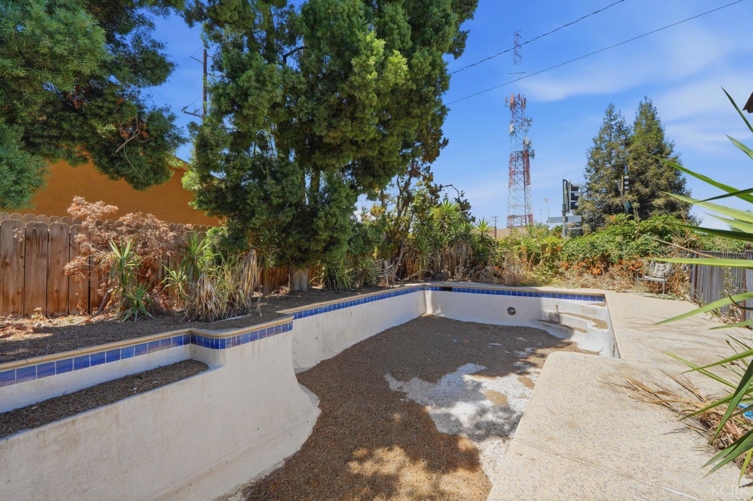 2017 S Woodland St, Visalia, CA 93277