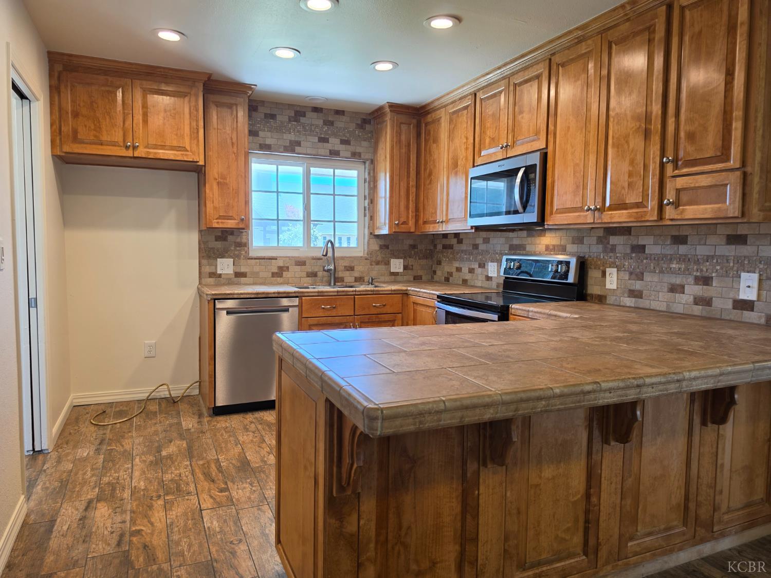 144 W Cortner St, Hanford, CA 93230