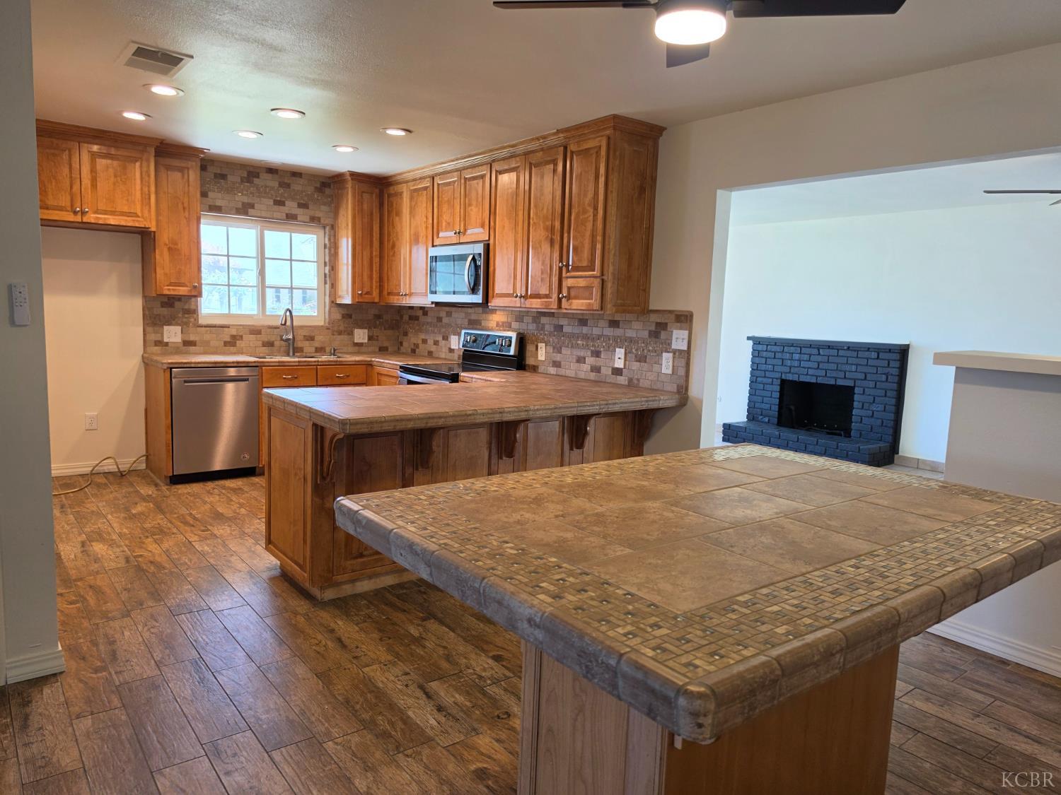 144 W Cortner St, Hanford, CA 93230