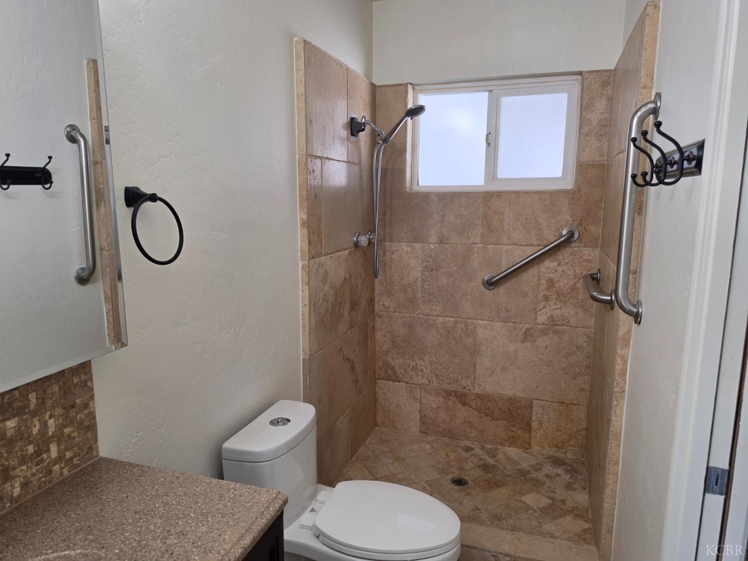 144 W Cortner St, Hanford, CA 93230