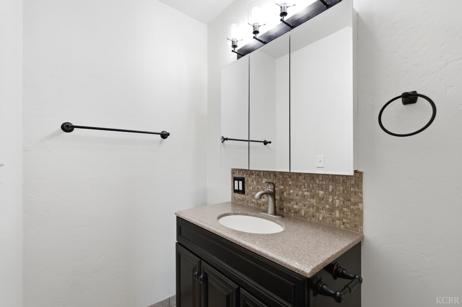 144 W Cortner St, Hanford, CA 93230