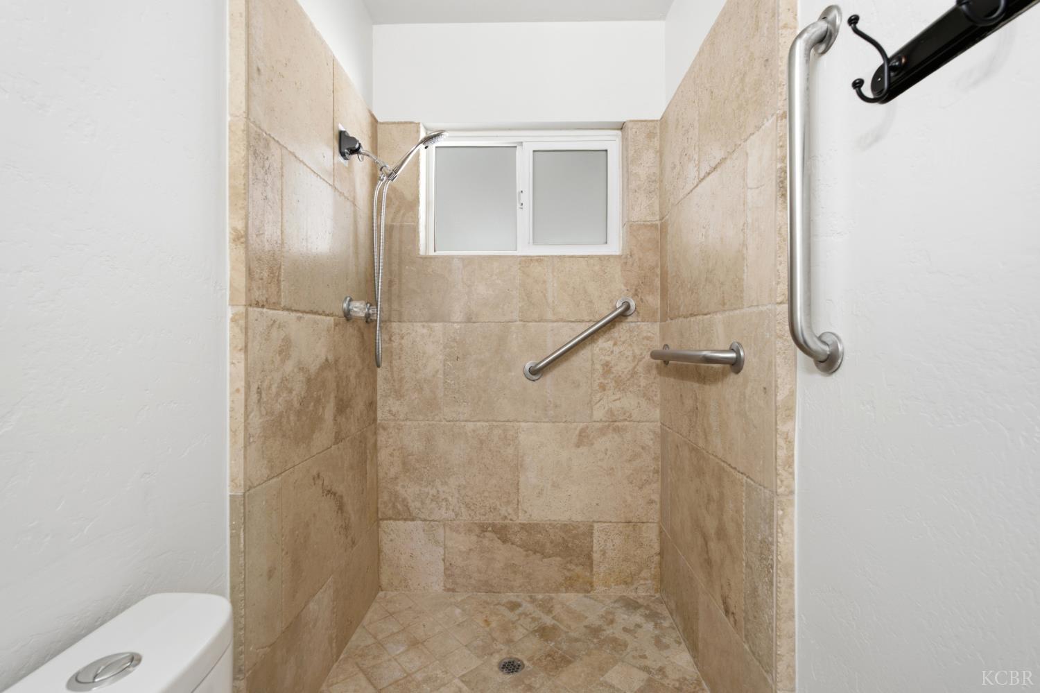 144 W Cortner St, Hanford, CA 93230