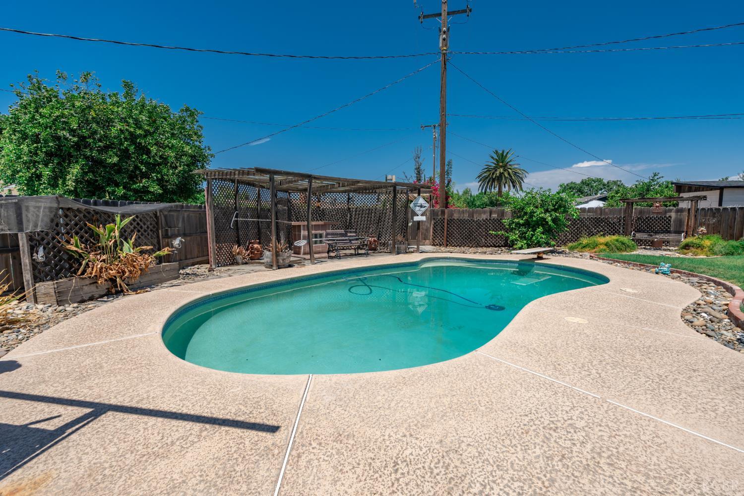 144 W Cortner St, Hanford, CA 93230