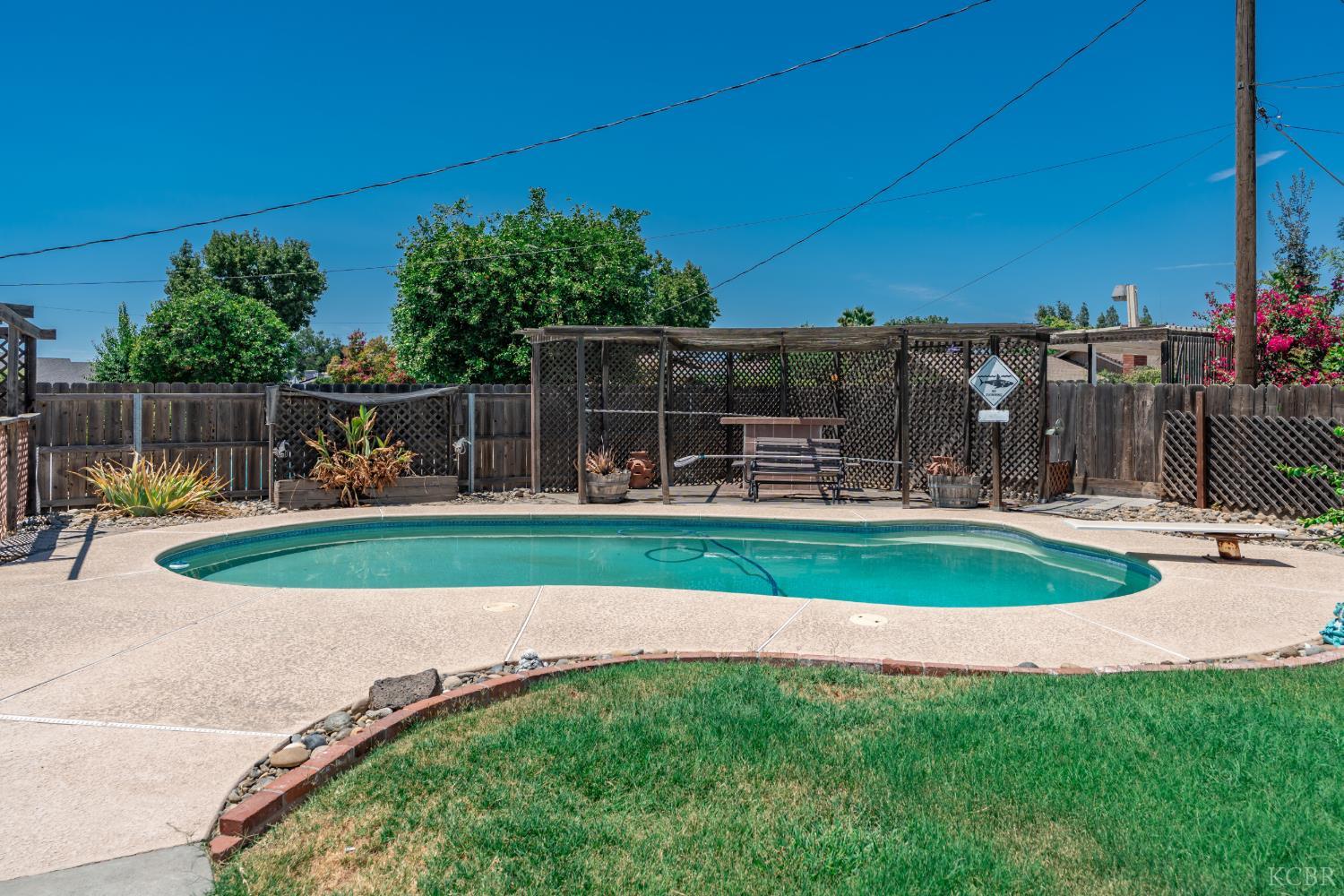 144 W Cortner St, Hanford, CA 93230