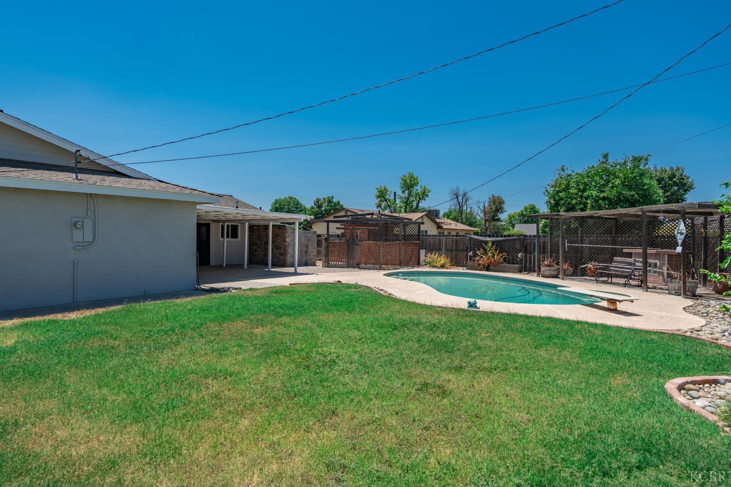 144 W Cortner St, Hanford, CA 93230