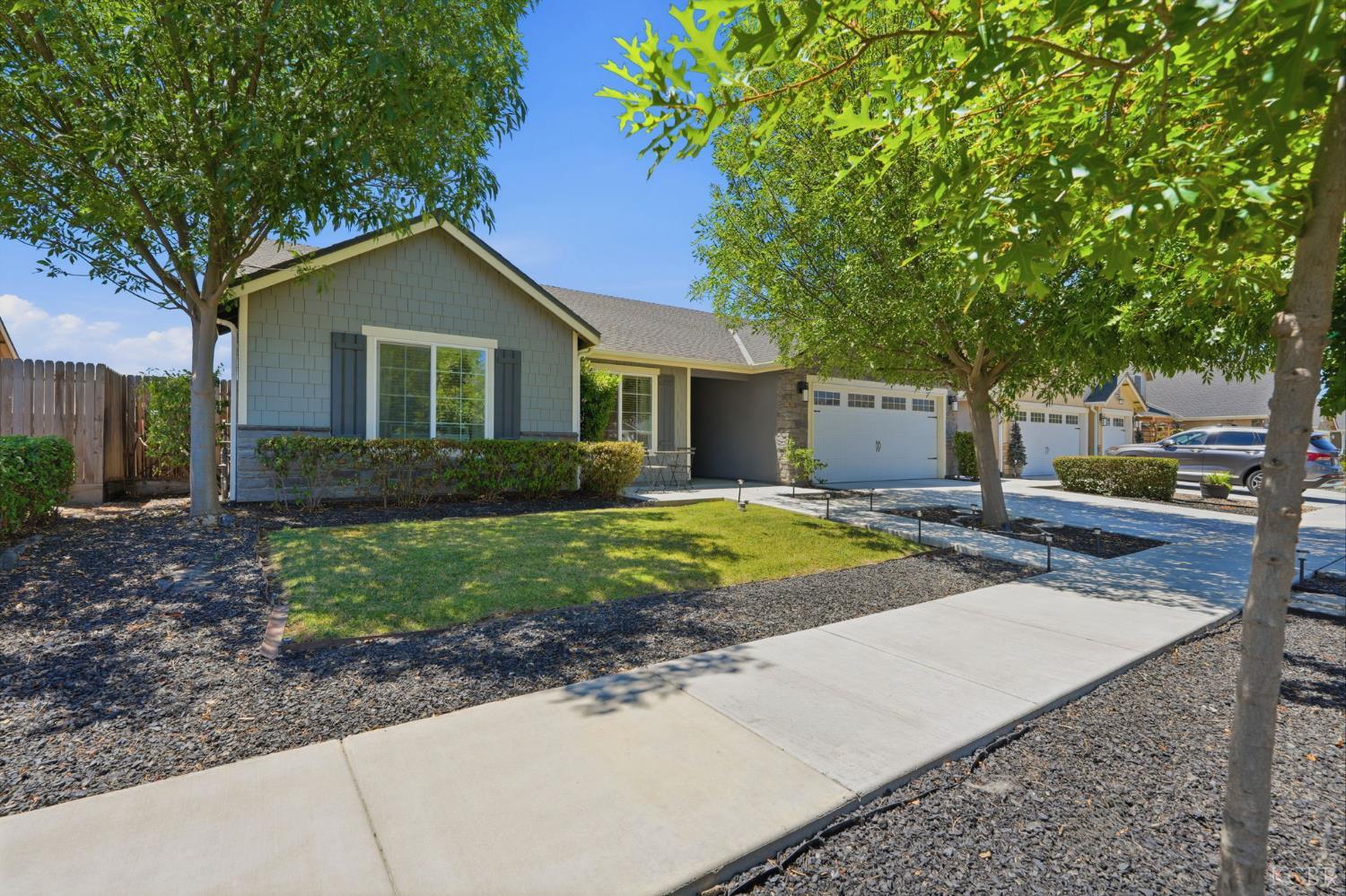 2257 W Mallard Way, Hanford, CA 93230