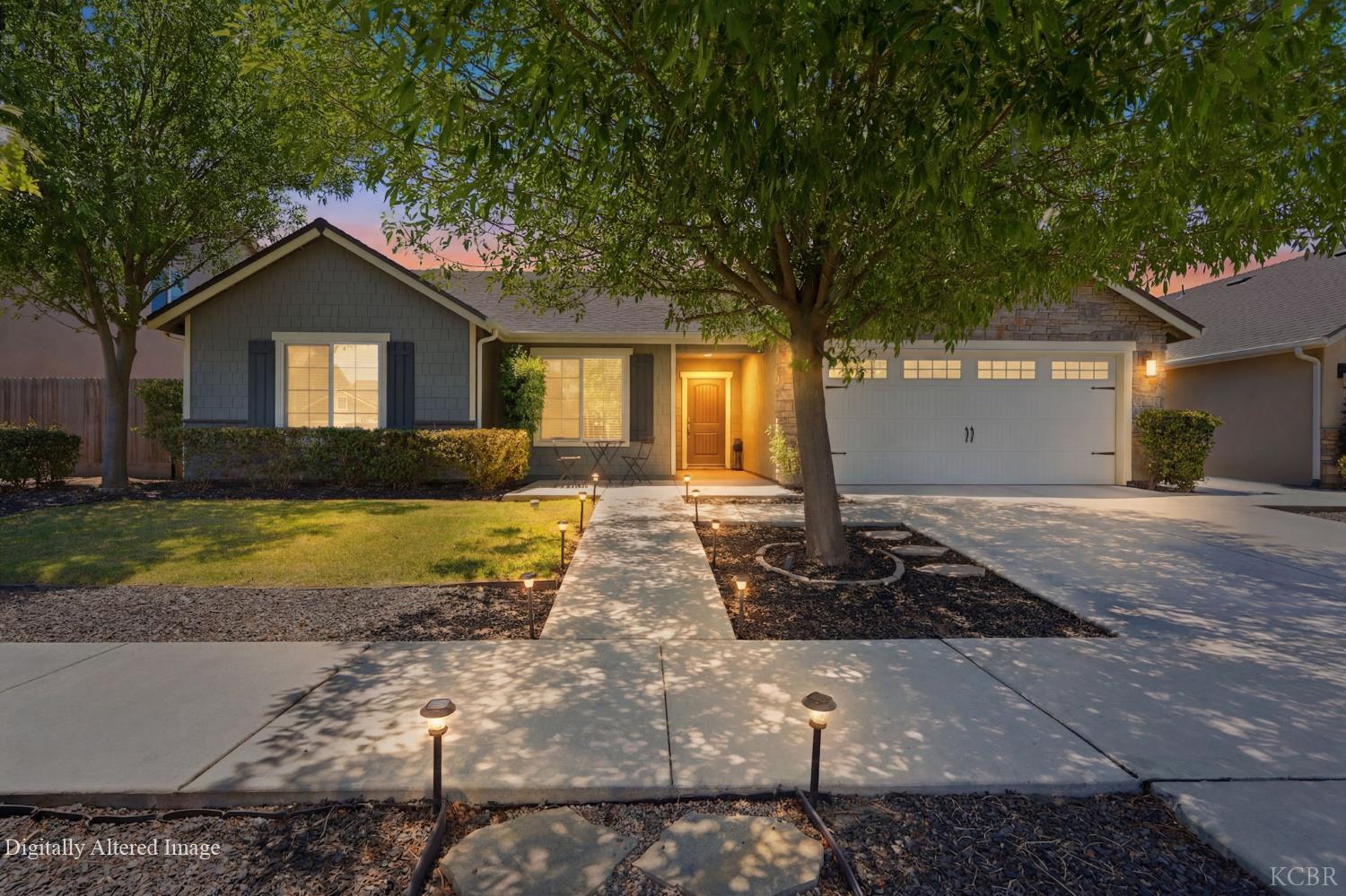 2257 W Mallard Way, Hanford, CA 93230