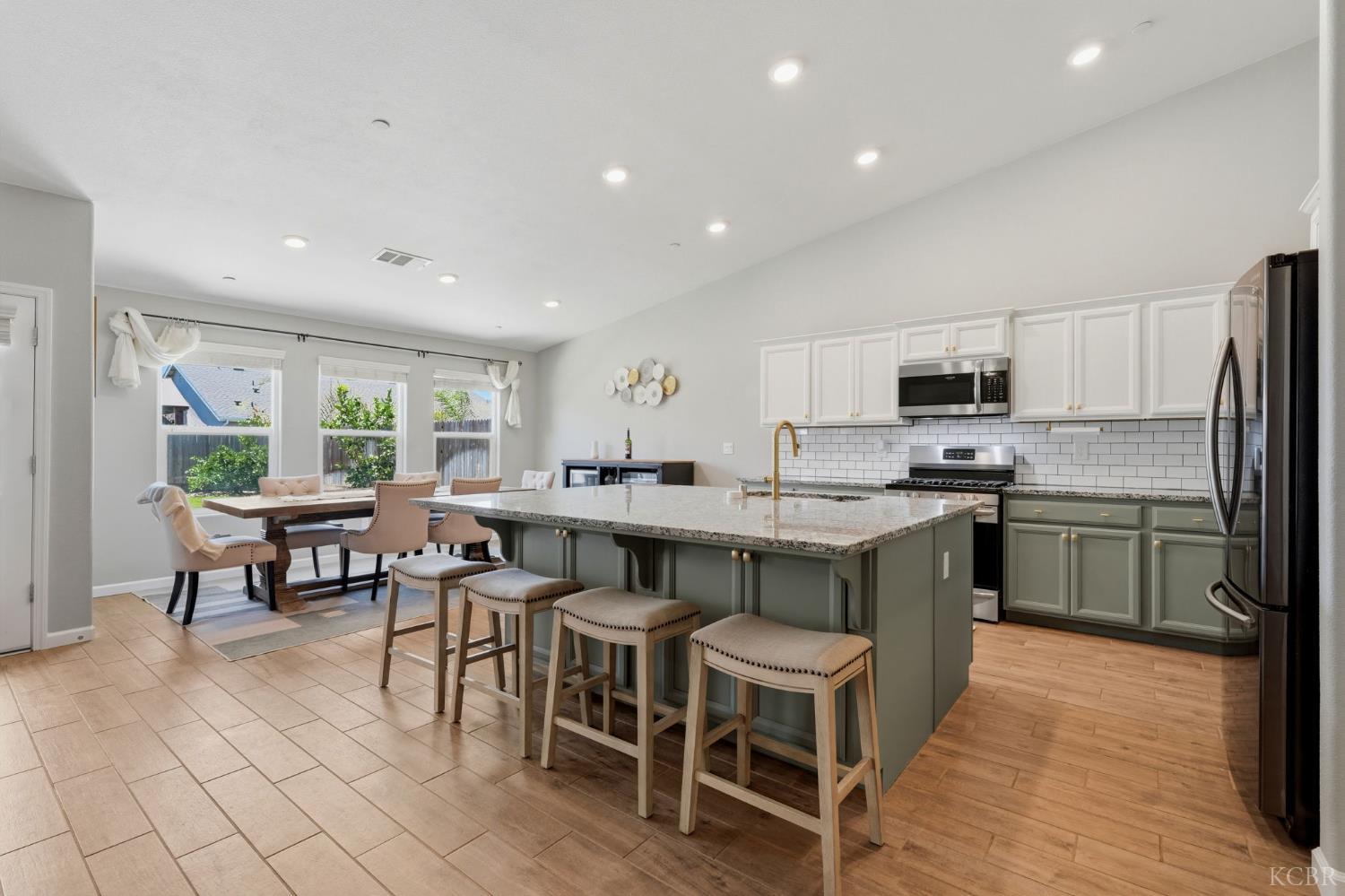 2257 W Mallard Way, Hanford, CA 93230