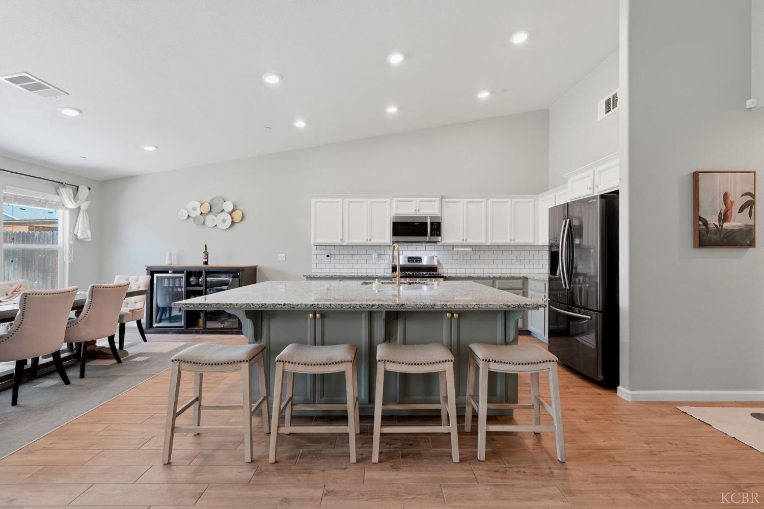 2257 W Mallard Way, Hanford, CA 93230