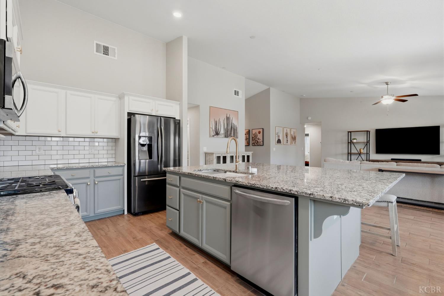 2257 W Mallard Way, Hanford, CA 93230