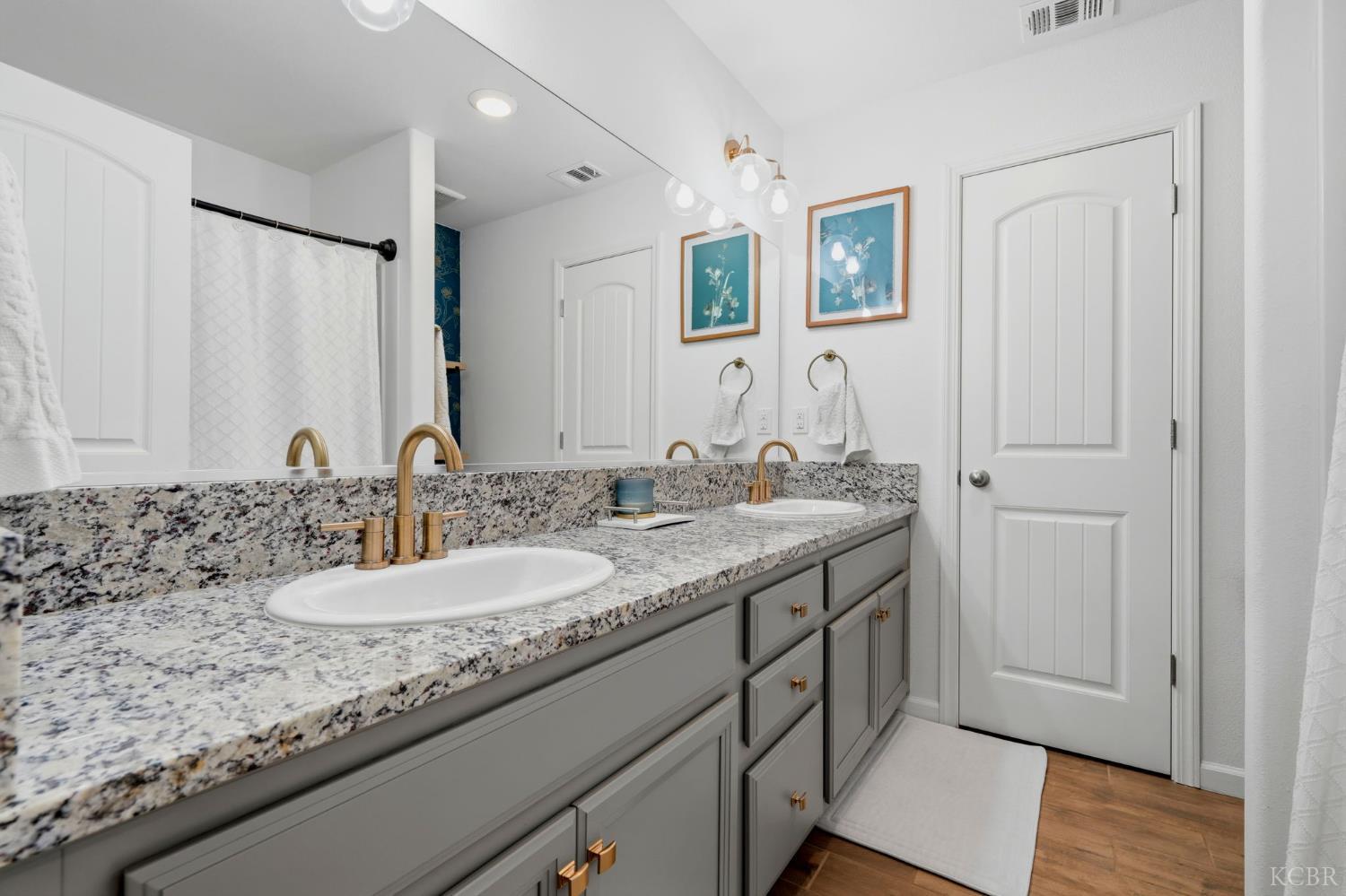 2257 W Mallard Way, Hanford, CA 93230