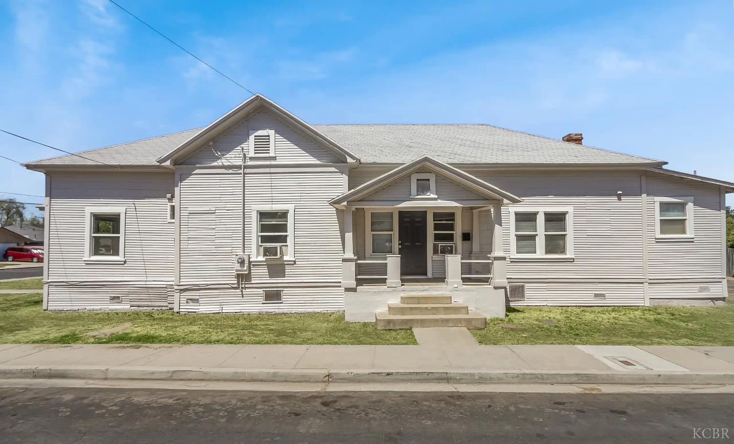 400 W Cameron St, Hanford, CA 93230