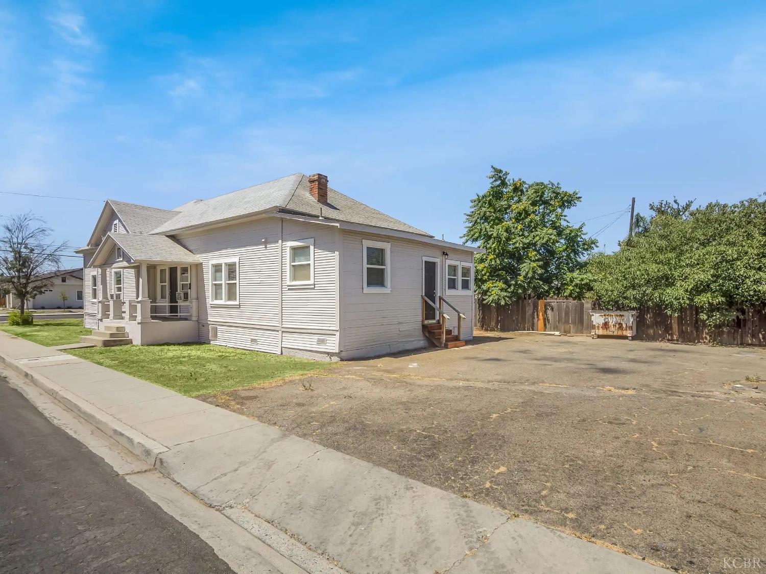 400 W Cameron St, Hanford, CA 93230