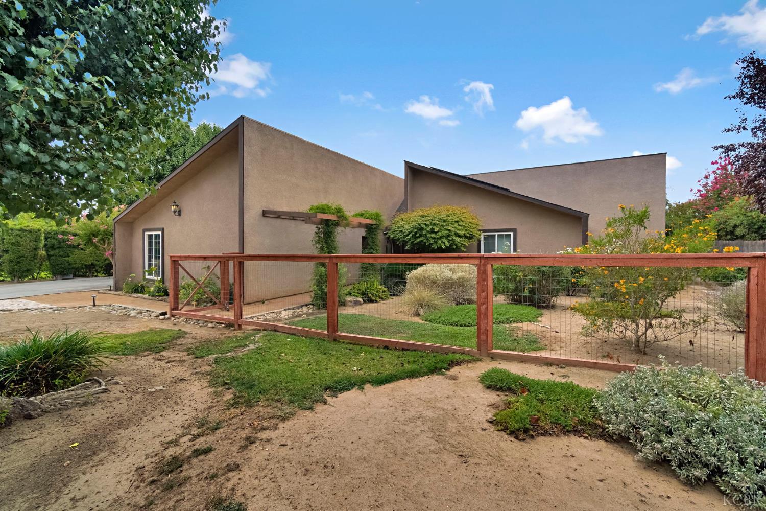 1643 W Bullard Ave W, Fresno, CA 93711