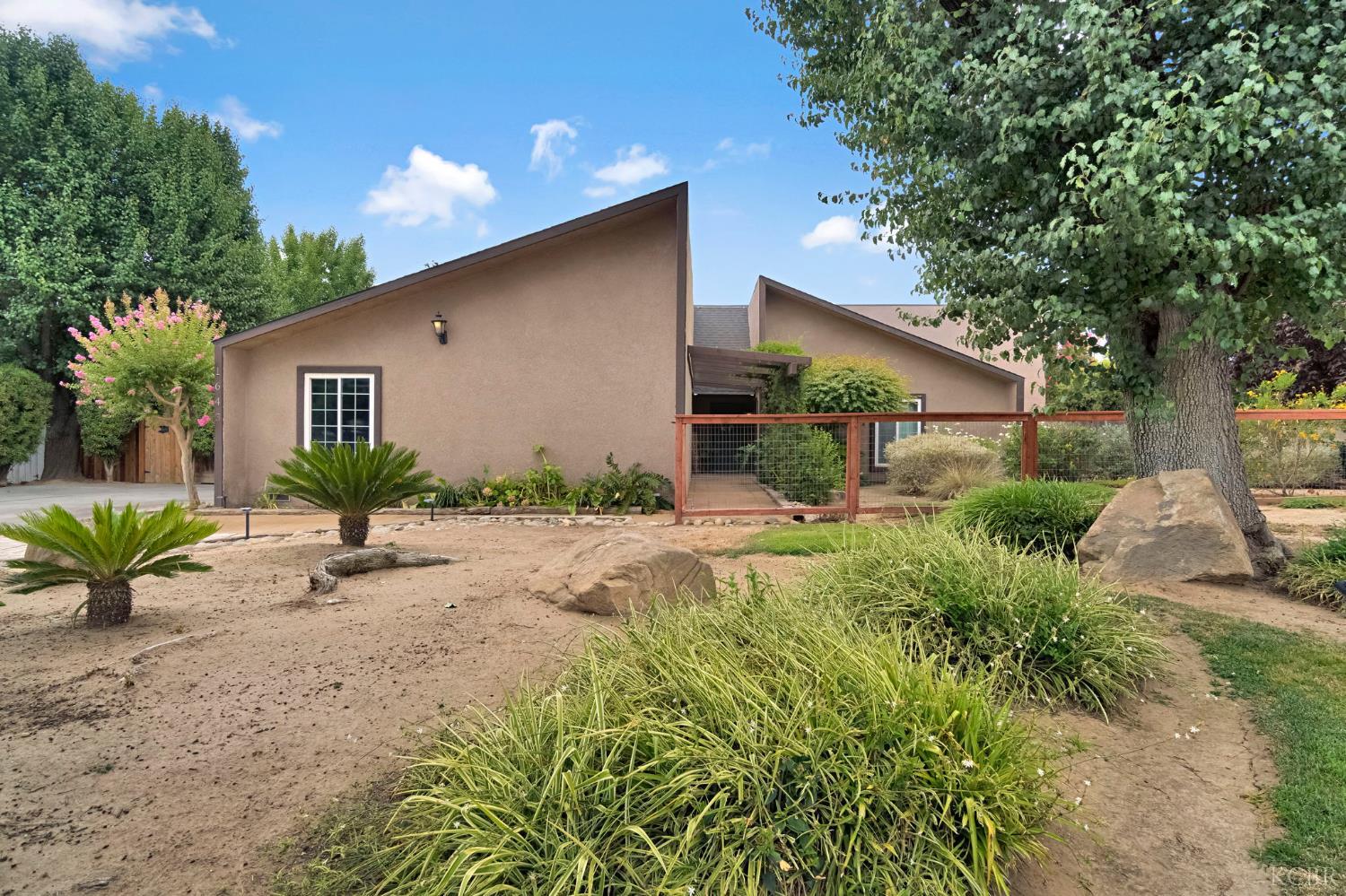 1643 W Bullard Ave W, Fresno, CA 93711