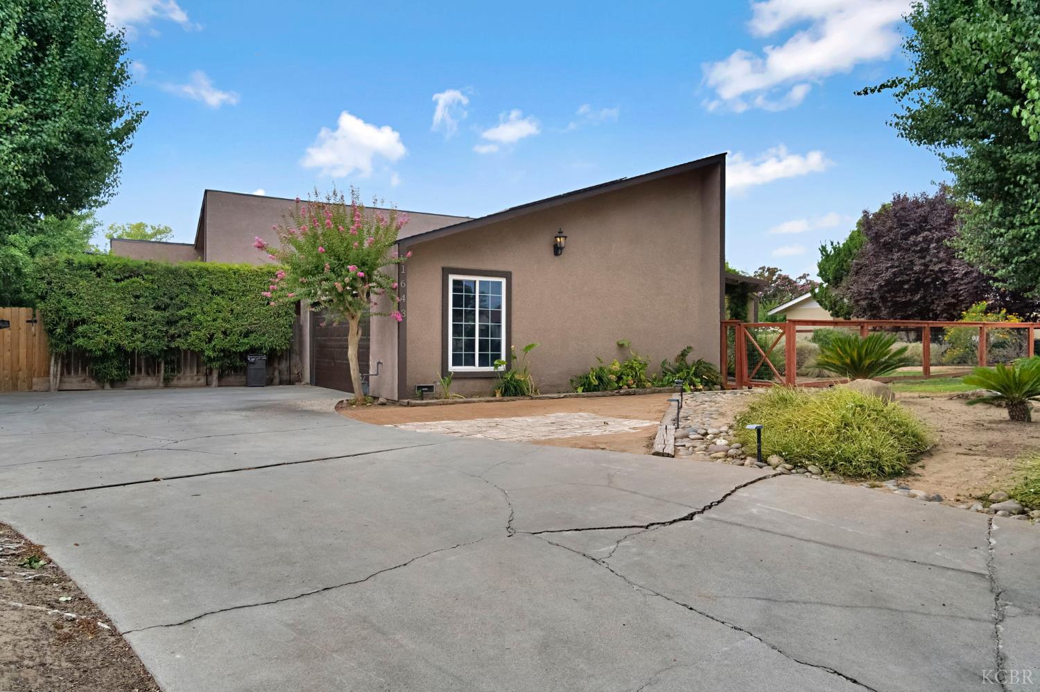 1643 W Bullard Ave W, Fresno, CA 93711