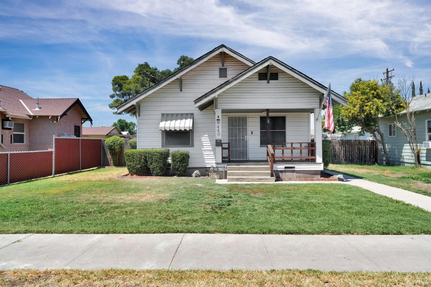 440 W Ivy St, Hanford, CA 93230