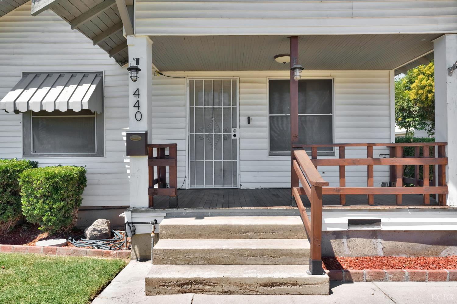440 W Ivy St, Hanford, CA 93230