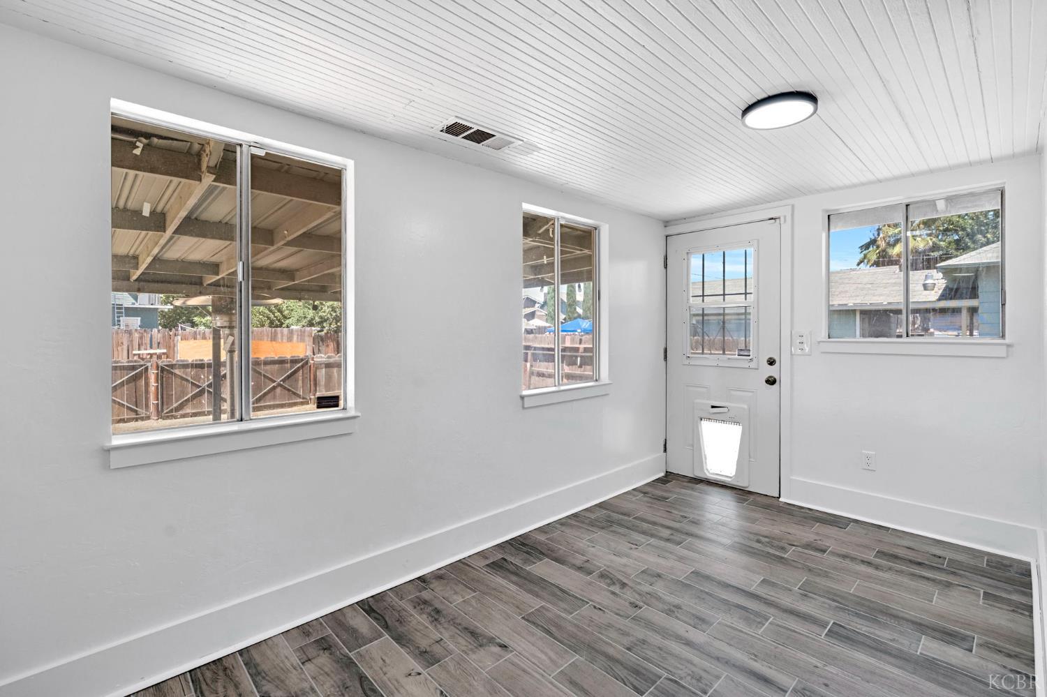 440 W Ivy St, Hanford, CA 93230