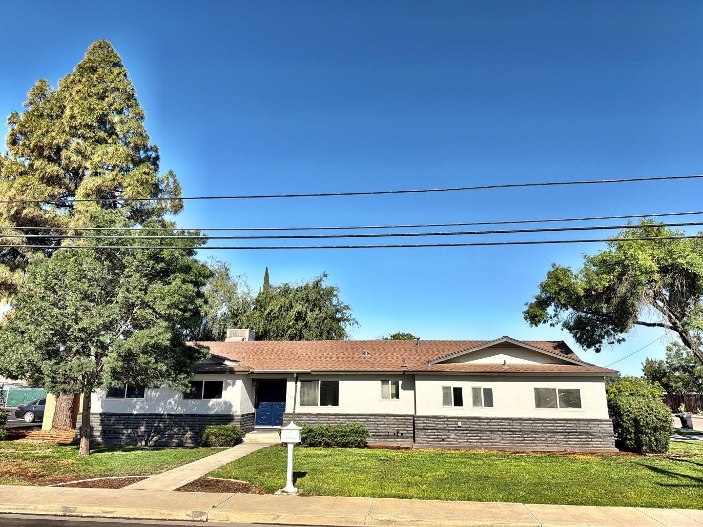 129 Vine St, Lemoore, CA 93245