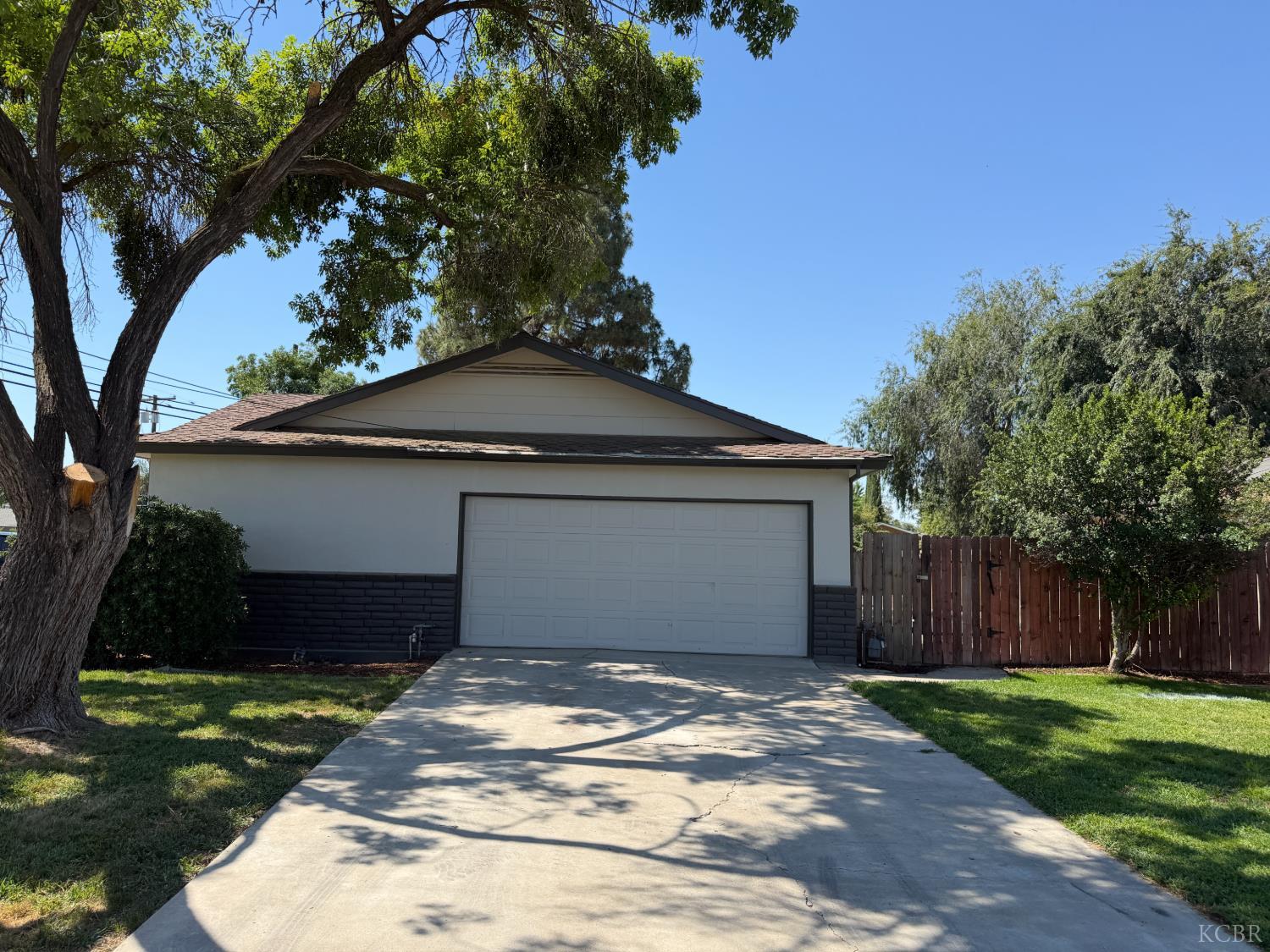 129 Vine St, Lemoore, CA 93245