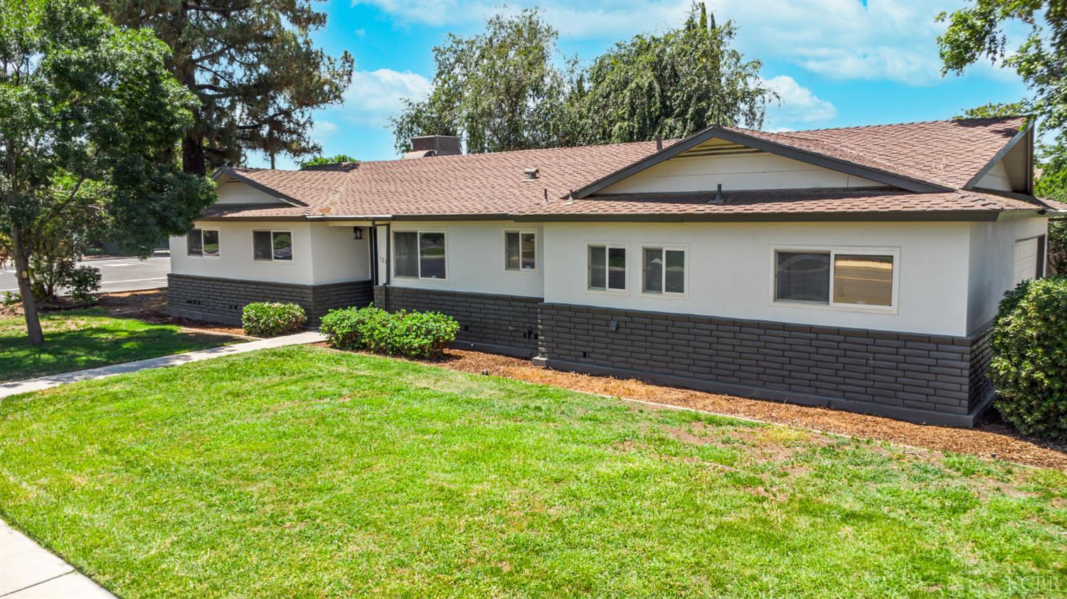 129 Vine St, Lemoore, CA 93245