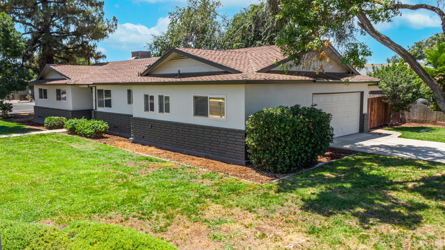 129 Vine St, Lemoore, CA 93245