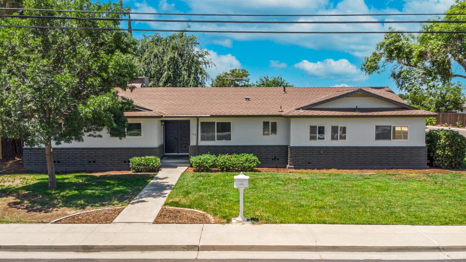 129 Vine St, Lemoore, CA 93245