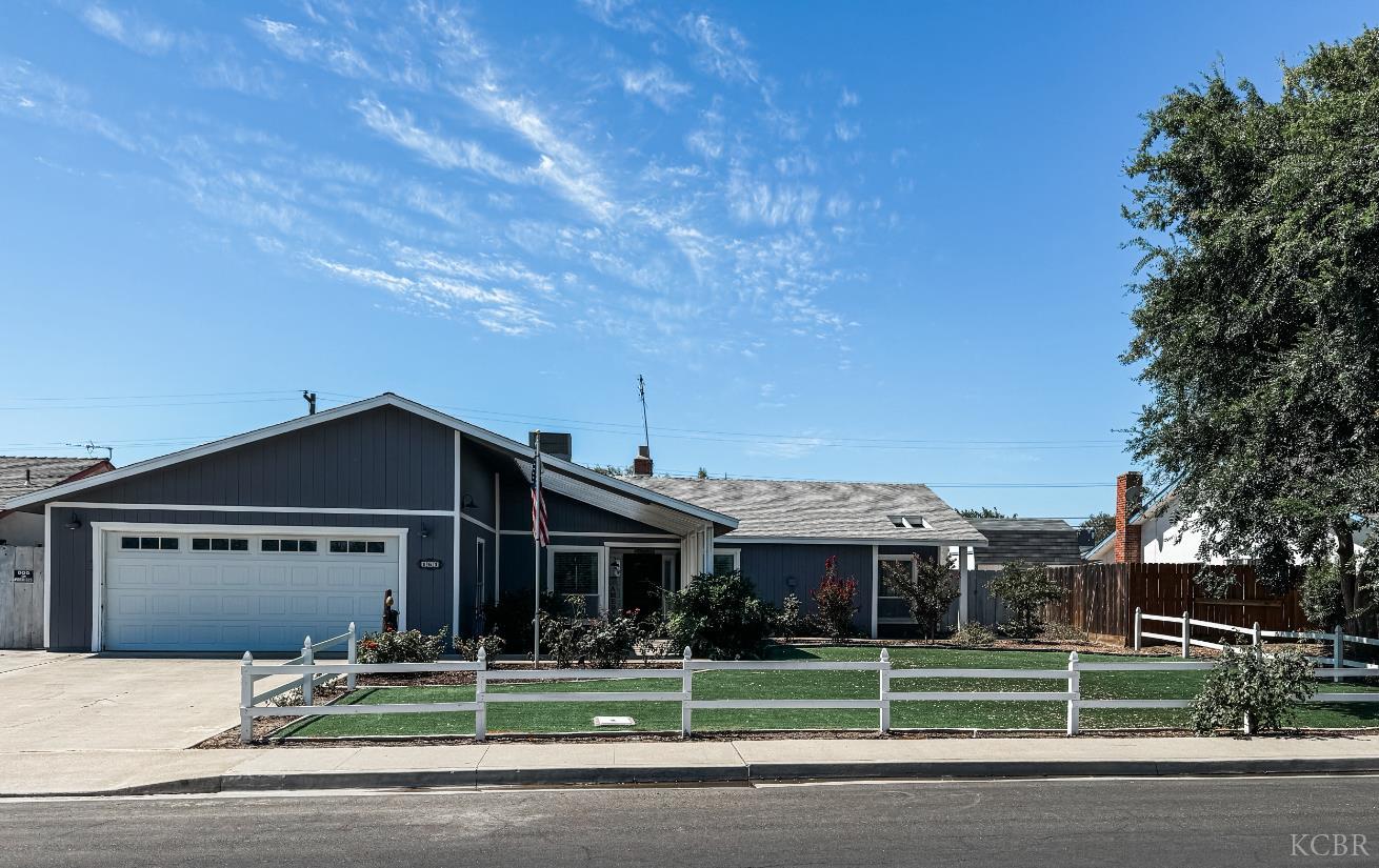 161 W Glendale Ave, Lemoore, CA 93245