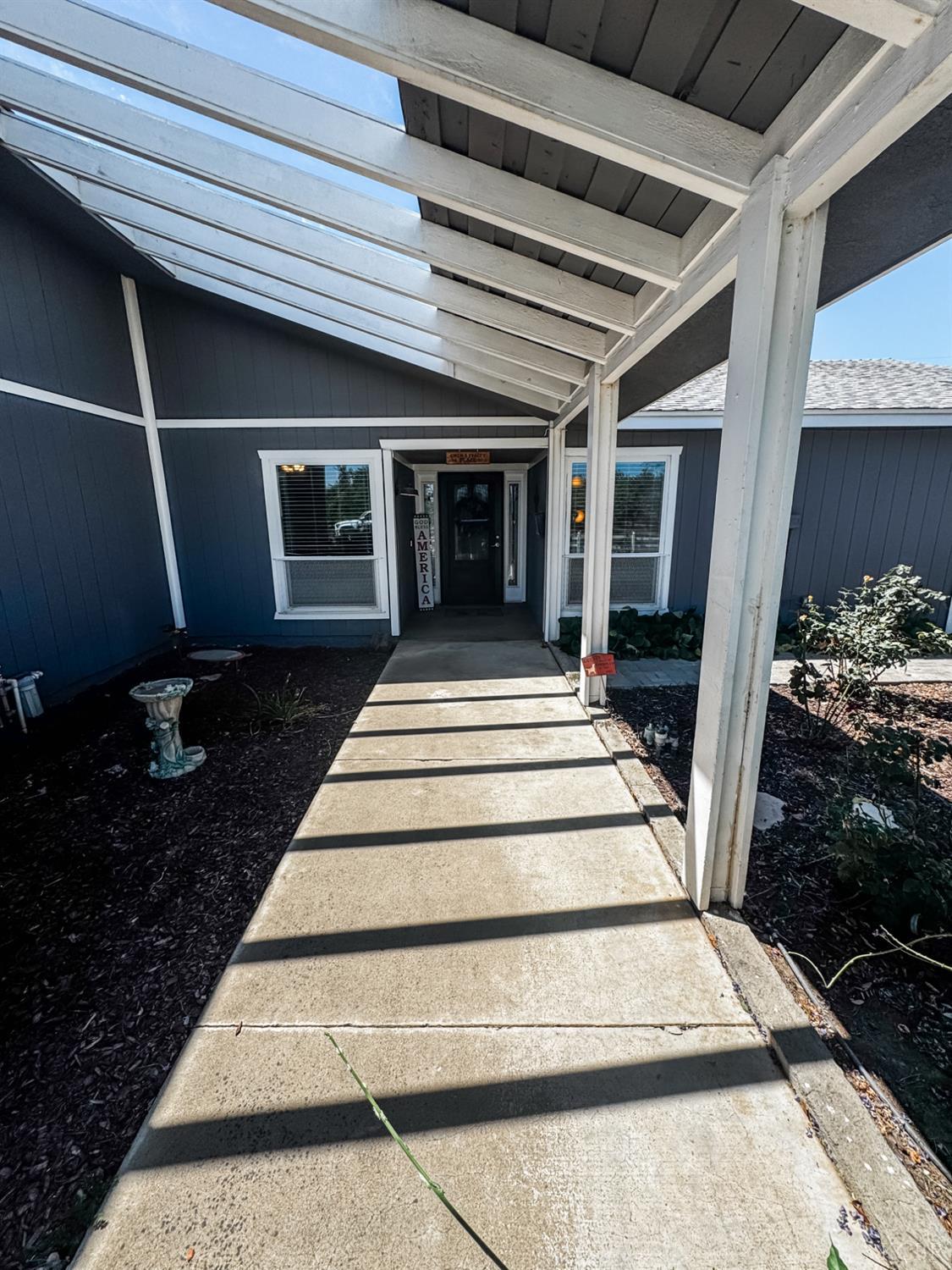 161 W Glendale Ave, Lemoore, CA 93245