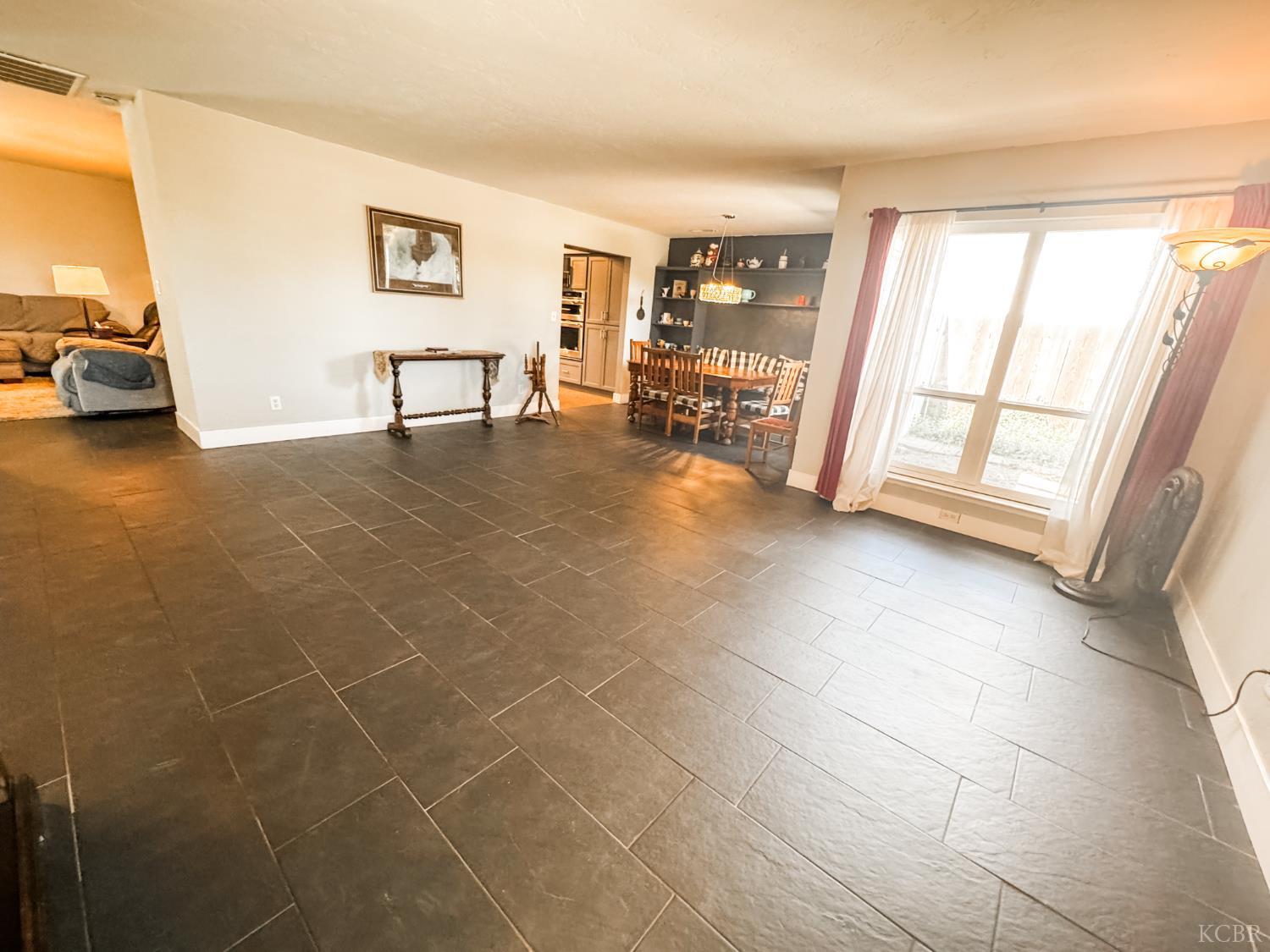 161 W Glendale Ave, Lemoore, CA 93245