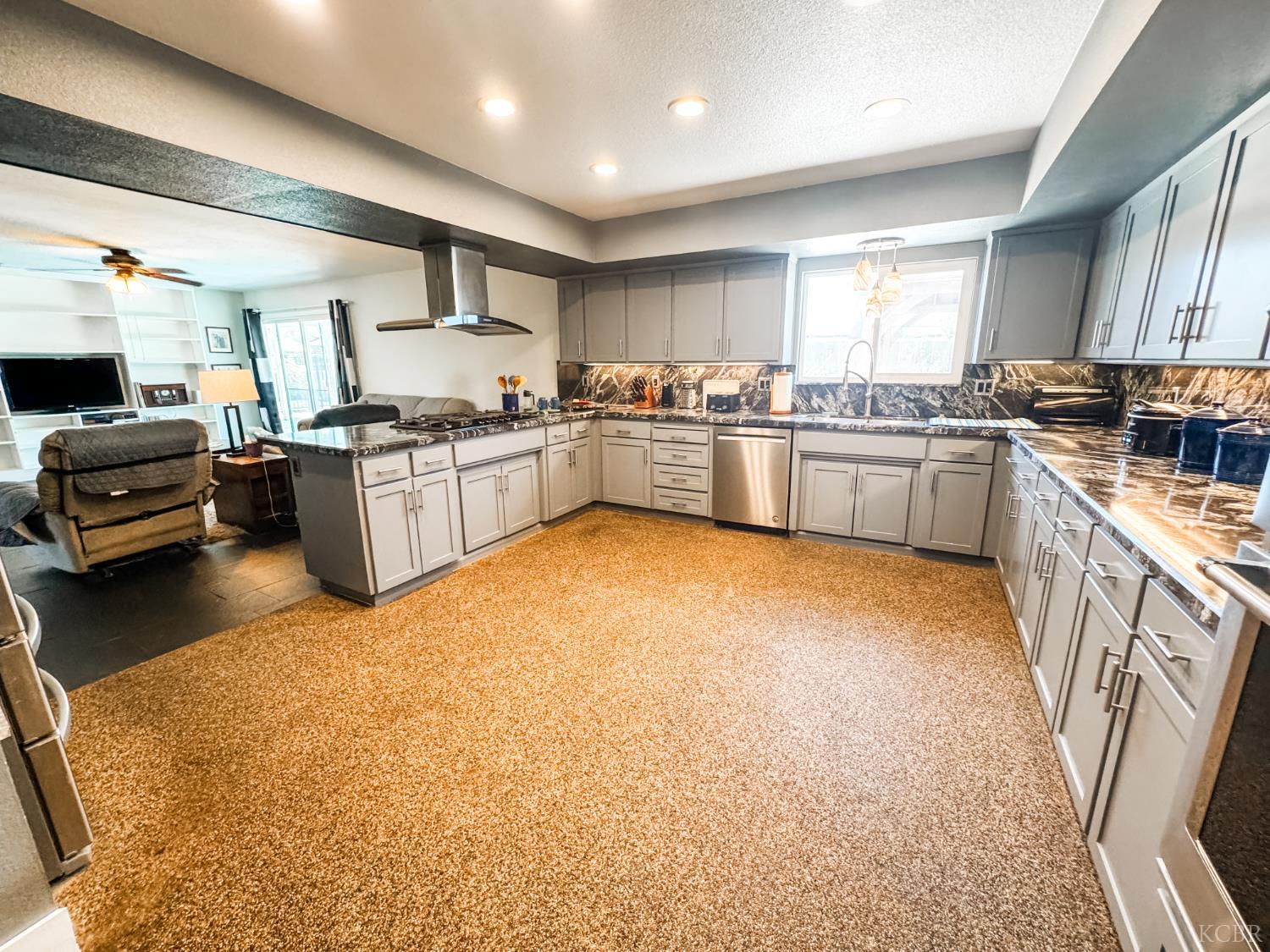 161 W Glendale Ave, Lemoore, CA 93245