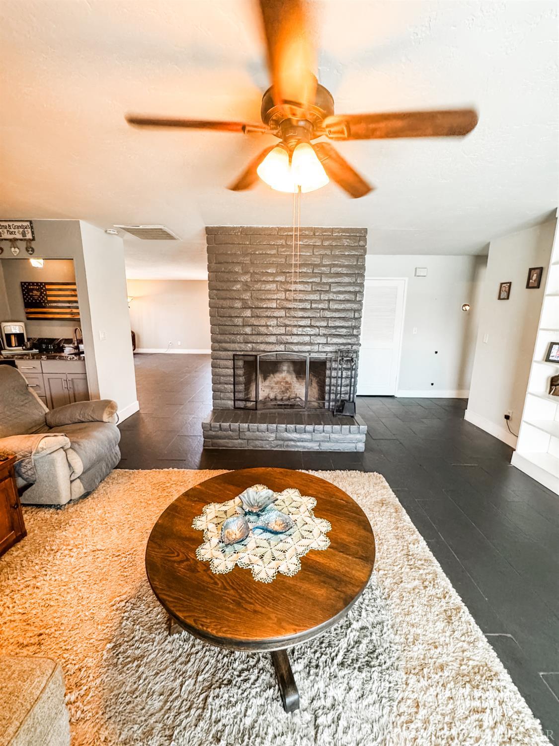 161 W Glendale Ave, Lemoore, CA 93245