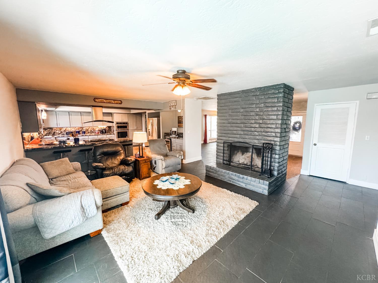 161 W Glendale Ave, Lemoore, CA 93245