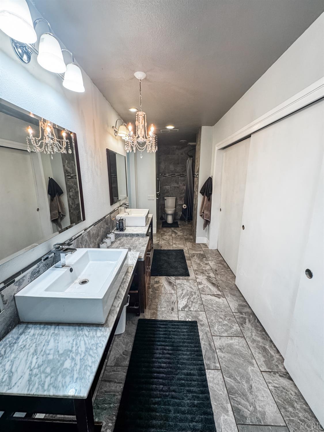 161 W Glendale Ave, Lemoore, CA 93245