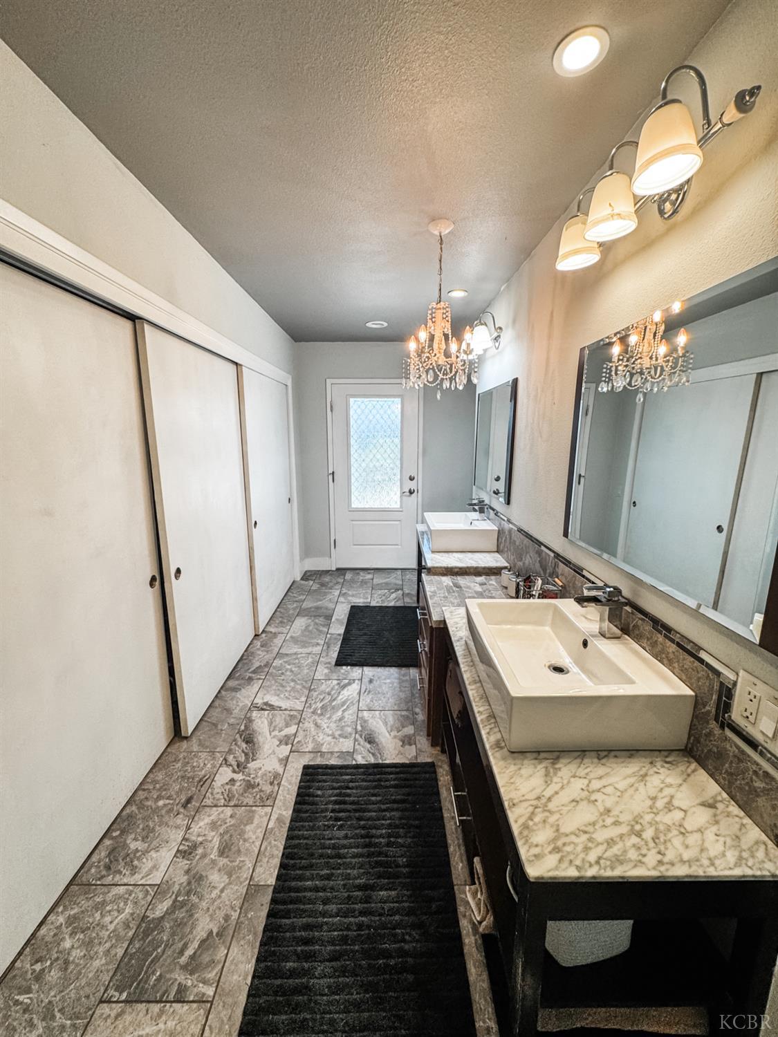161 W Glendale Ave, Lemoore, CA 93245