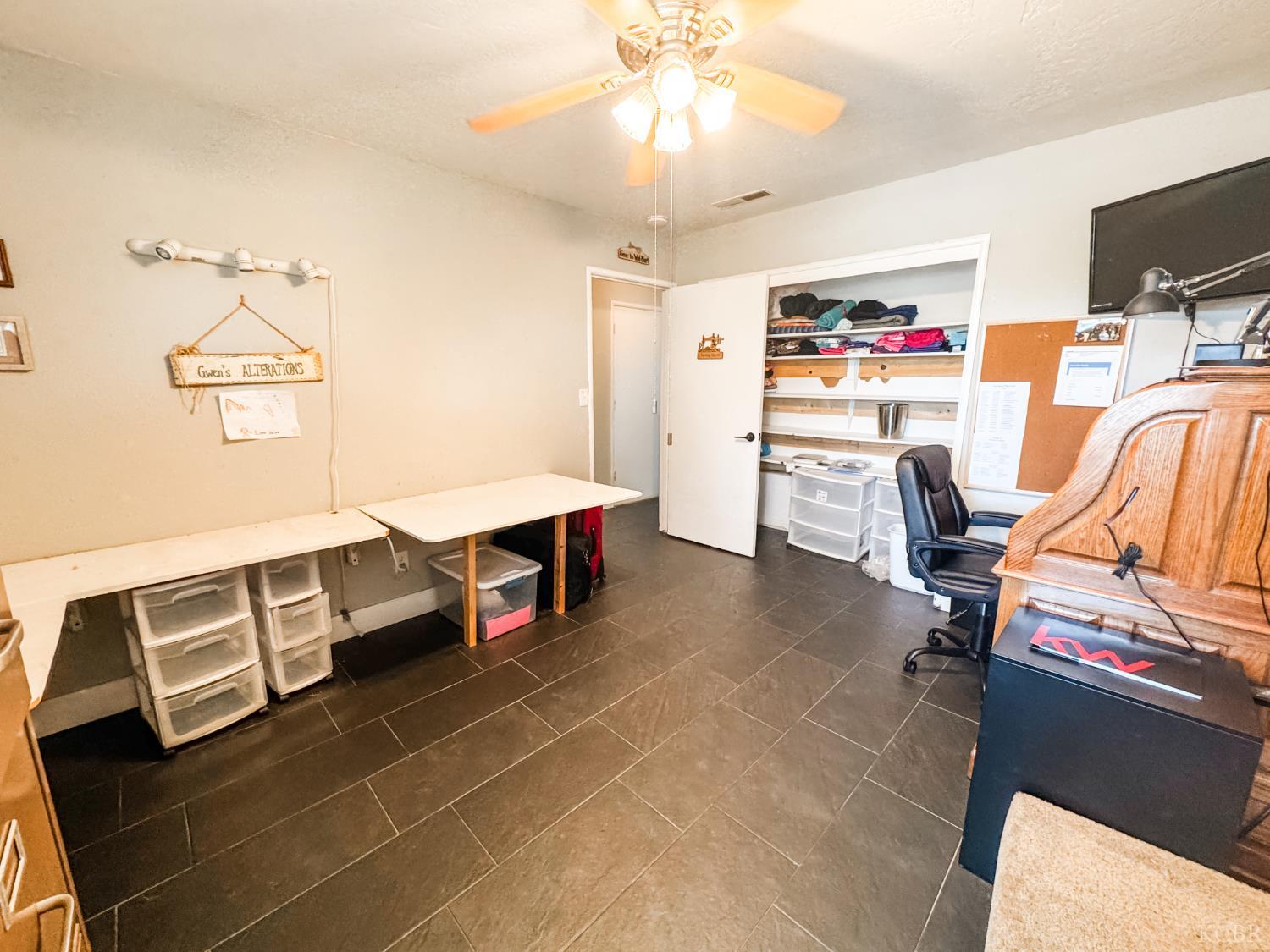 161 W Glendale Ave, Lemoore, CA 93245