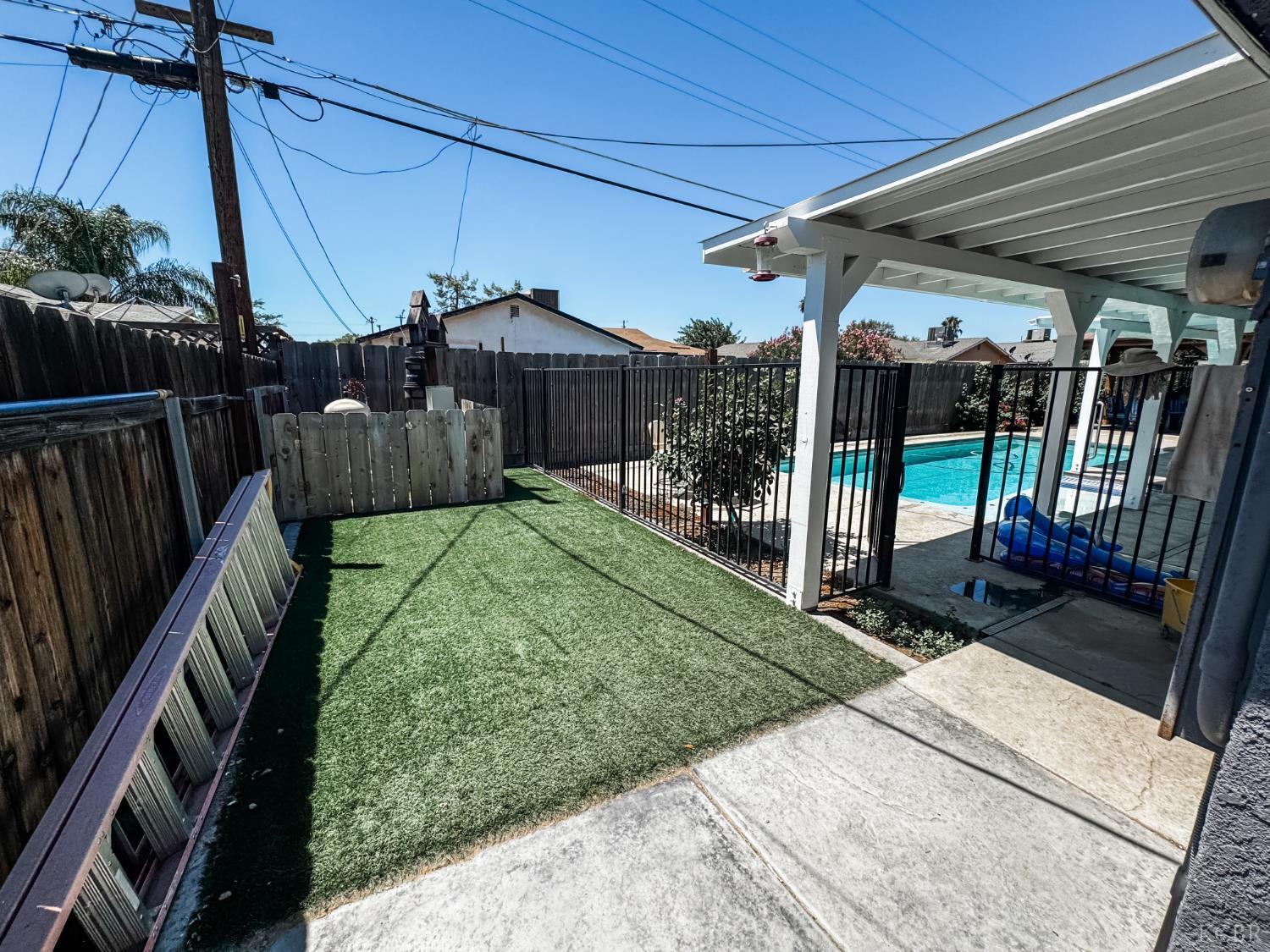 161 W Glendale Ave, Lemoore, CA 93245