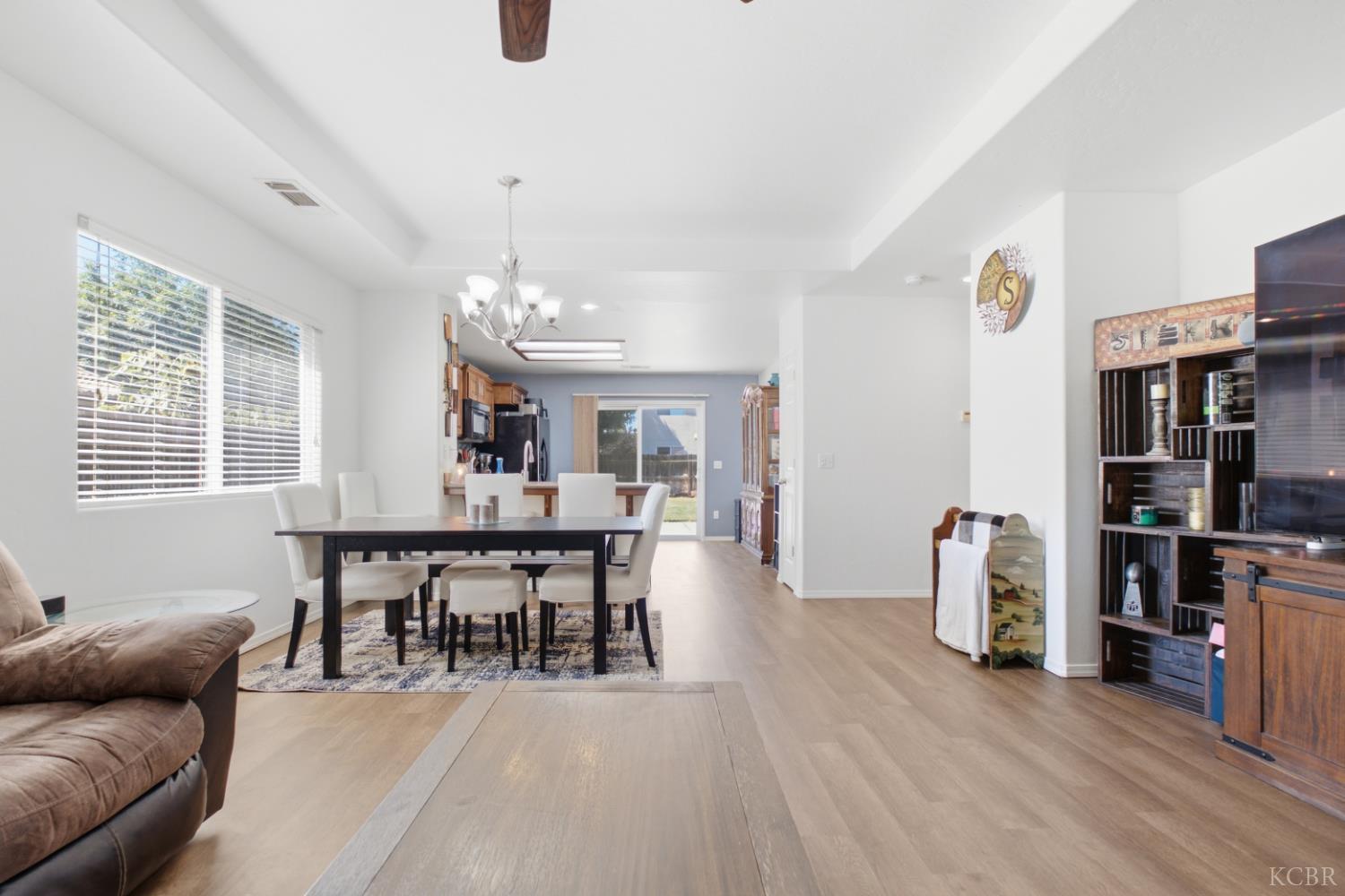 1386 W Chianti Way, Hanford, CA 93232