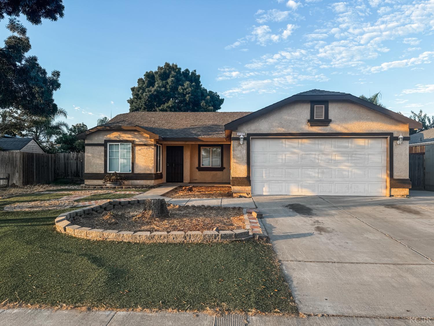 1187 E Donnybrook Pl, Hanford, CA 93230
