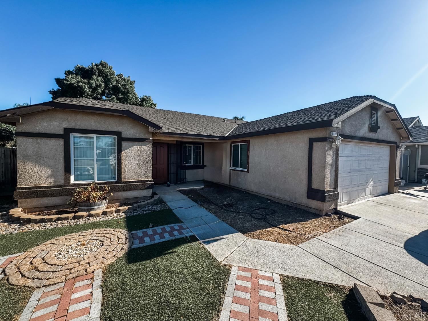 1187 E Donnybrook Pl, Hanford, CA 93230