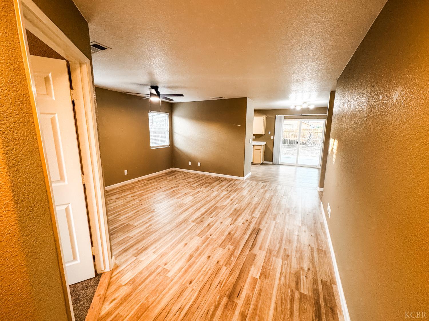 1187 E Donnybrook Pl, Hanford, CA 93230
