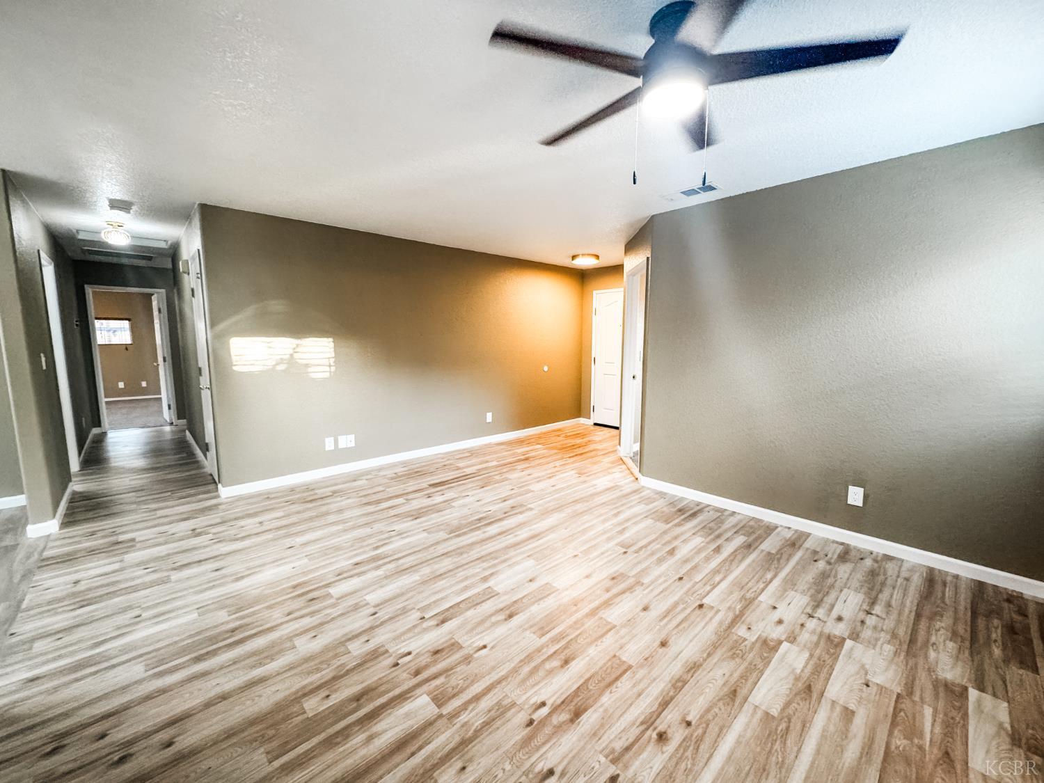 1187 E Donnybrook Pl, Hanford, CA 93230
