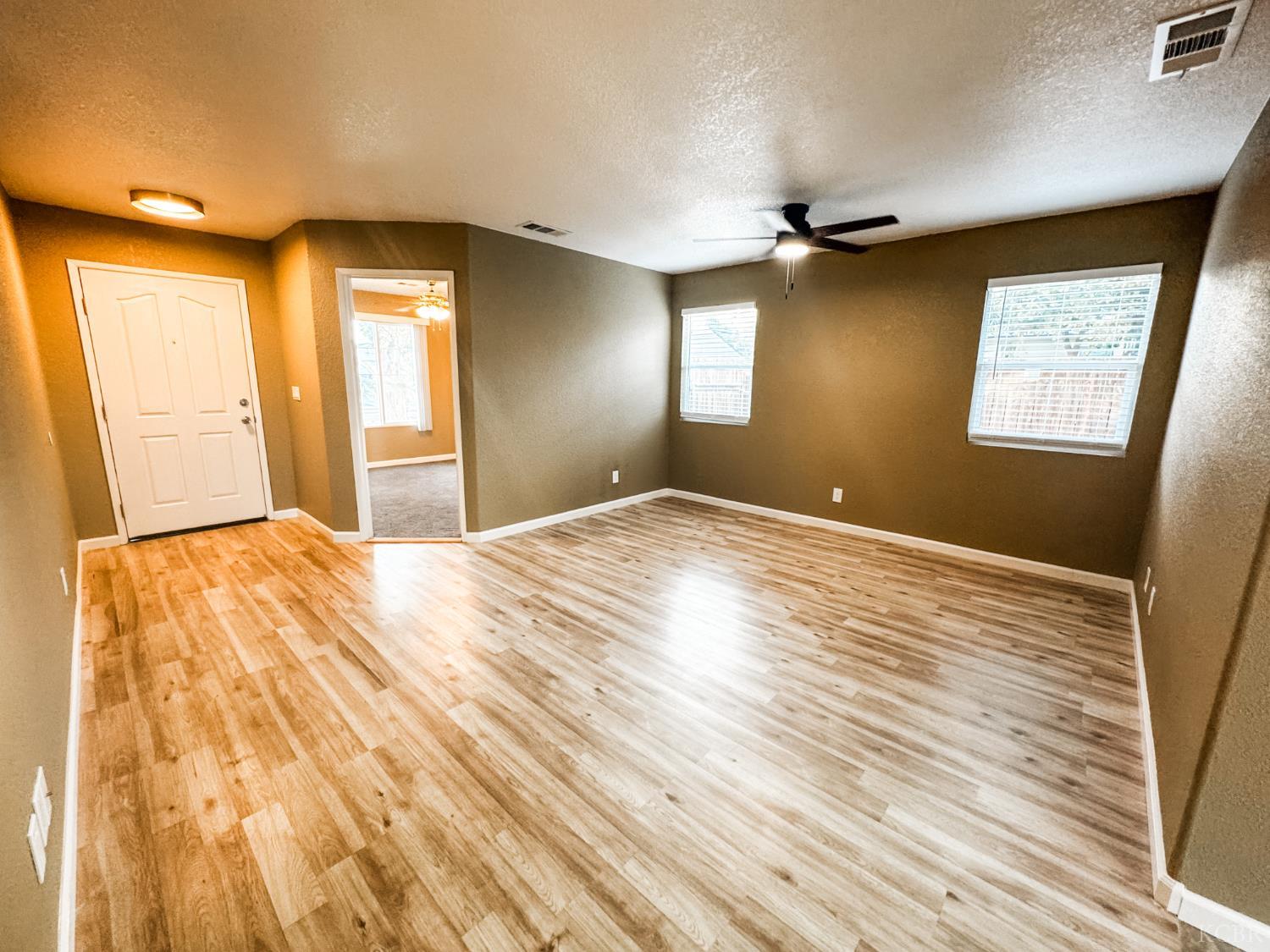 1187 E Donnybrook Pl, Hanford, CA 93230
