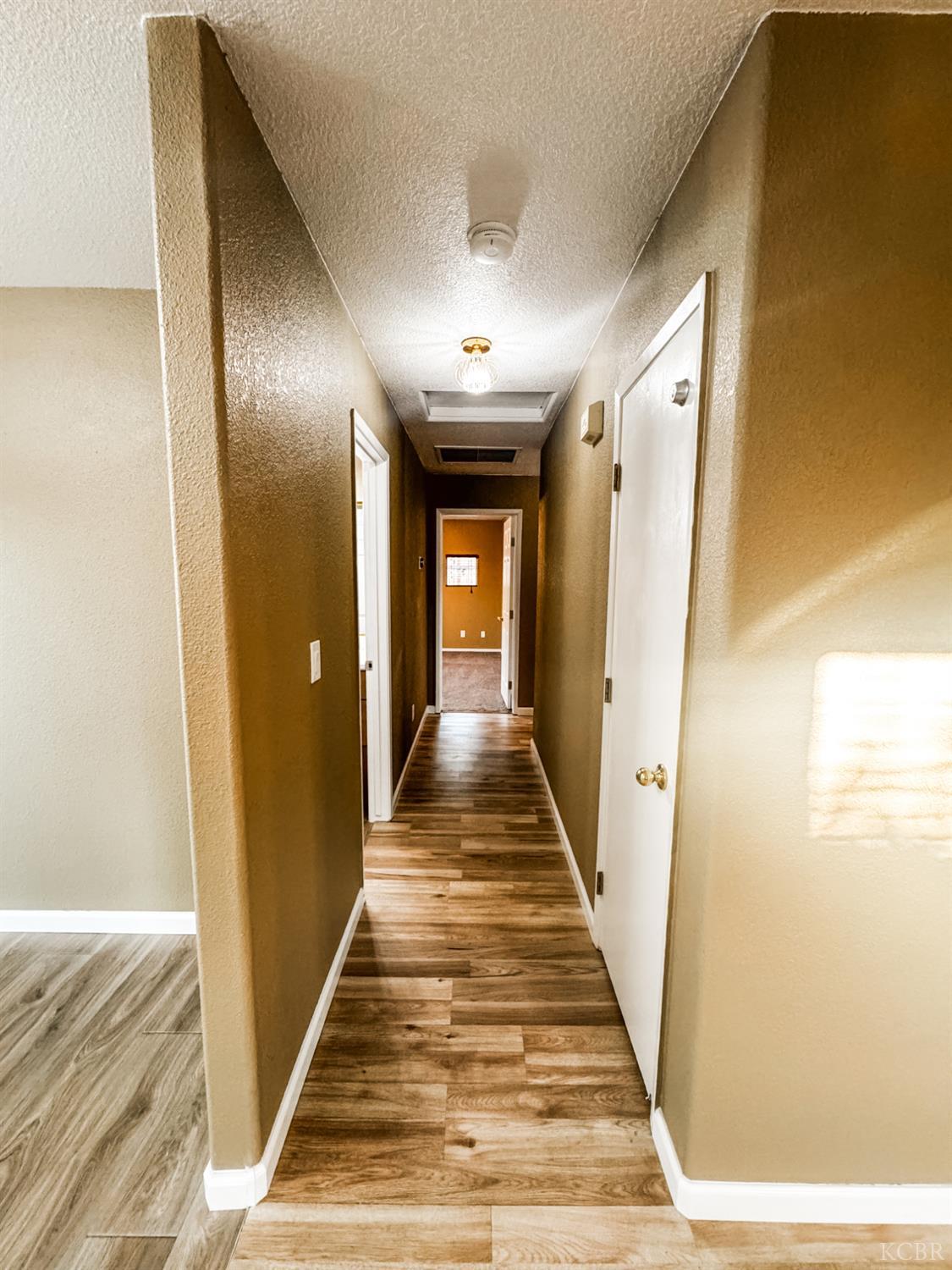 1187 E Donnybrook Pl, Hanford, CA 93230