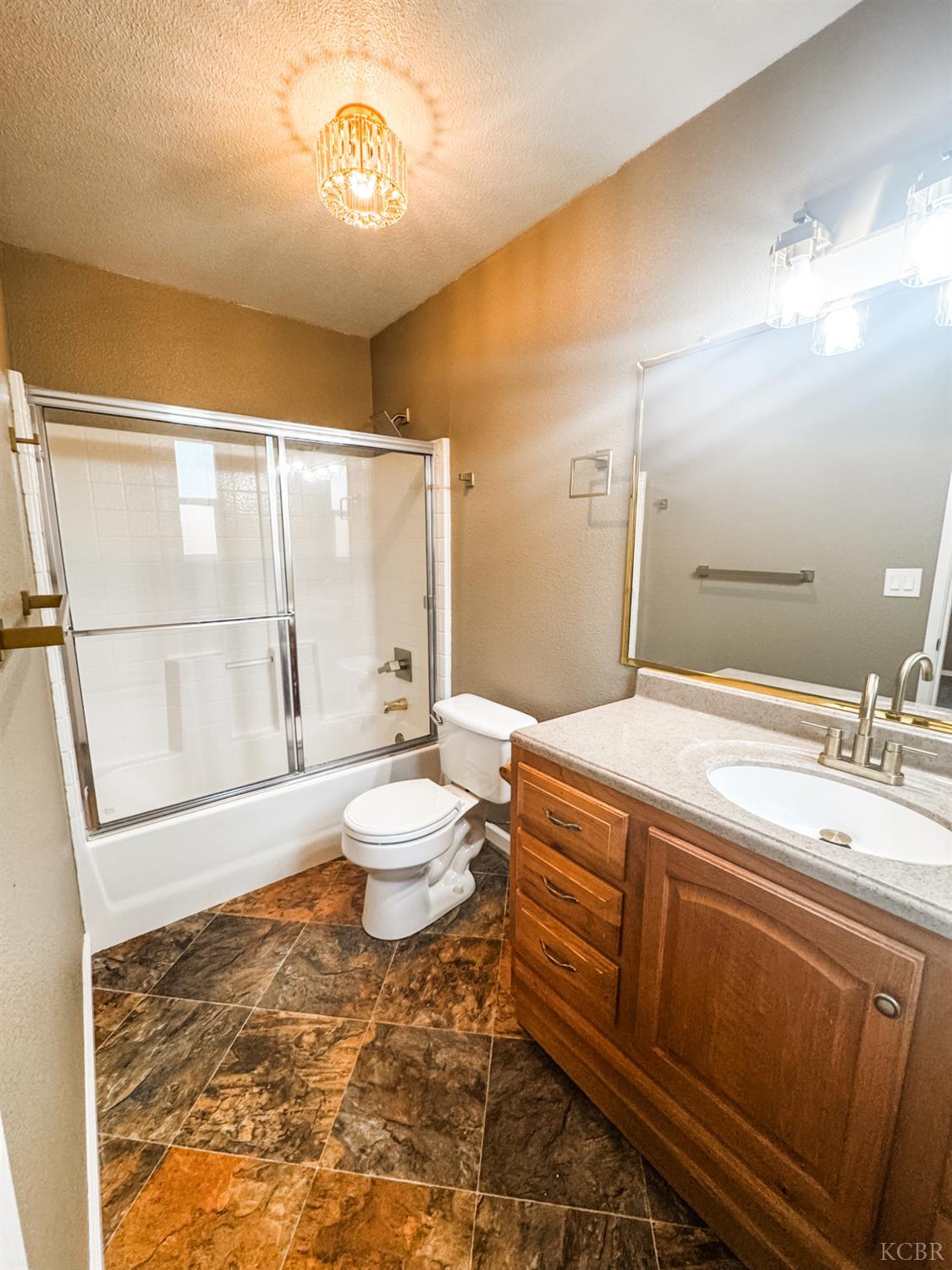 1187 E Donnybrook Pl, Hanford, CA 93230