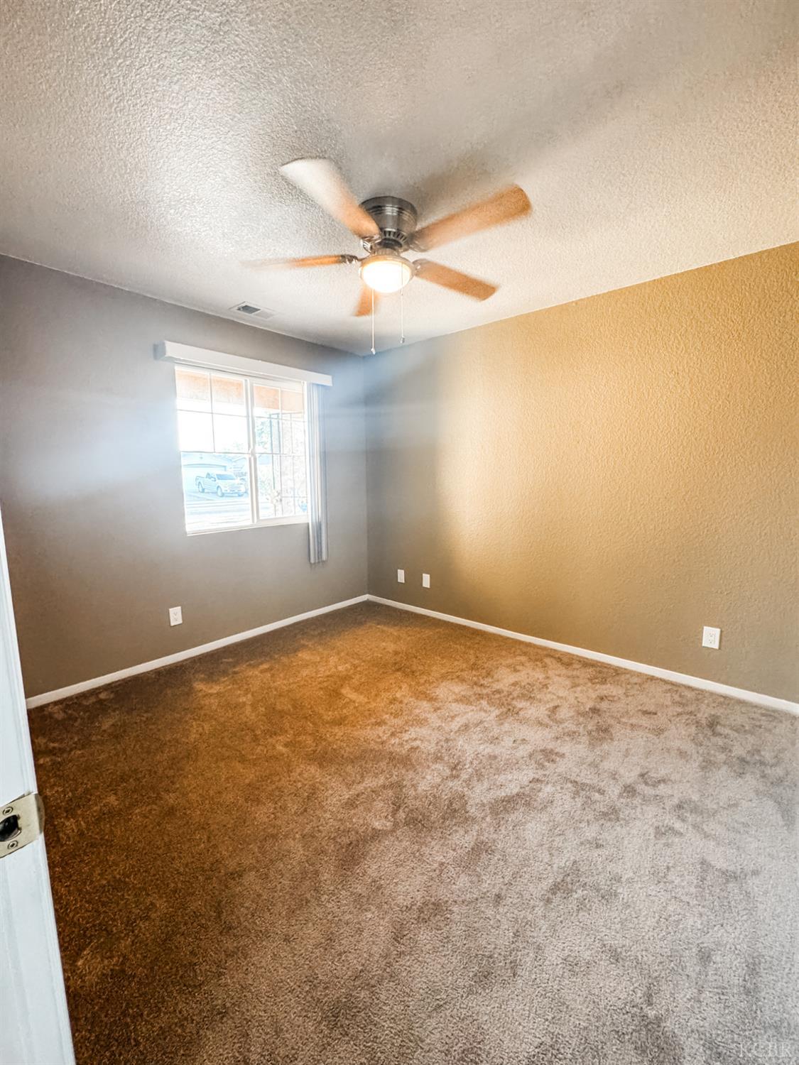 1187 E Donnybrook Pl, Hanford, CA 93230