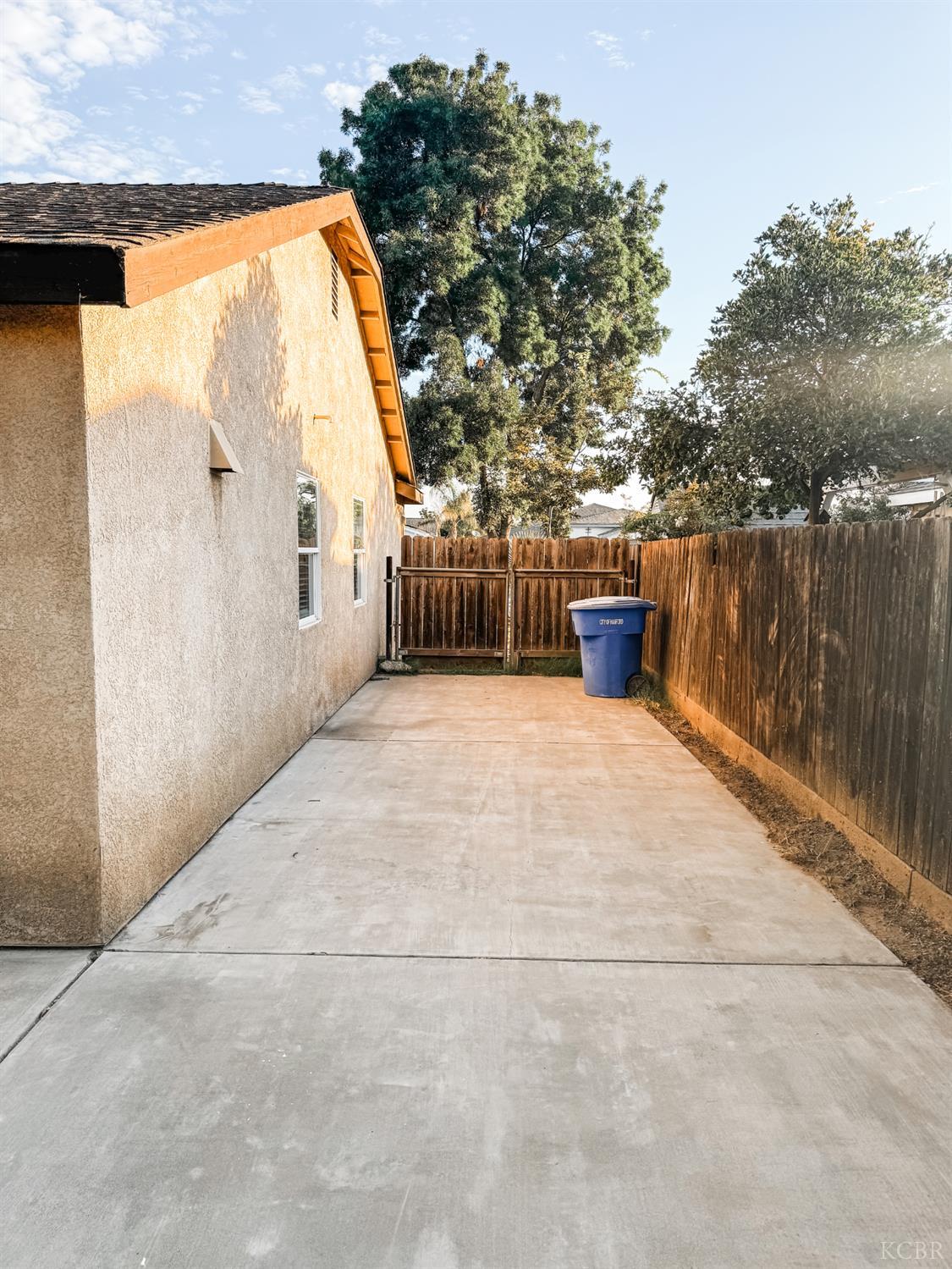 1187 E Donnybrook Pl, Hanford, CA 93230
