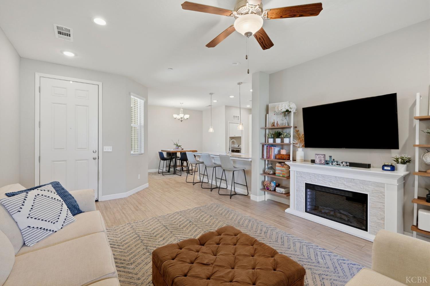 3207 N Kent St, Visalia, CA 93291