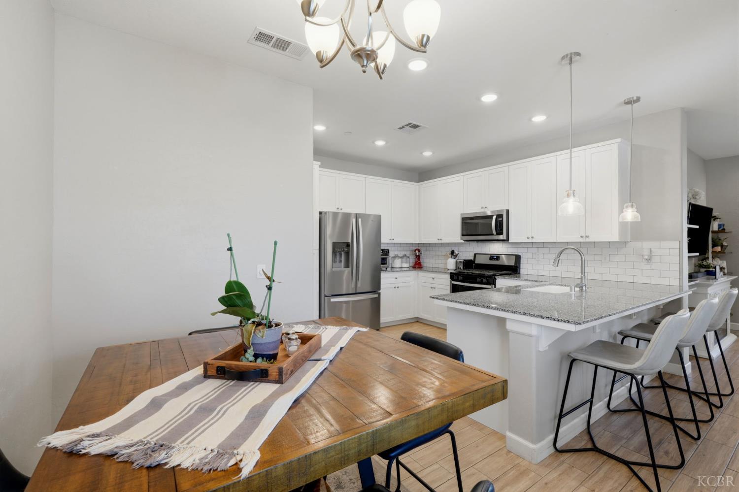 3207 N Kent St, Visalia, CA 93291